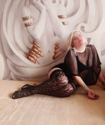 Чувственная и страстная леди ждет тебя для ярких встреч. Обещаю, ты не пожалеешь! Нежные прикосновения, горячие поцелуи и море эмоций гарантированы! 2174, 46 лет